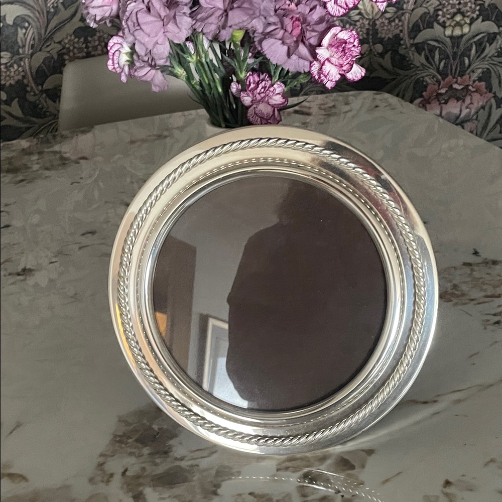 Silver plated round standing picture frame